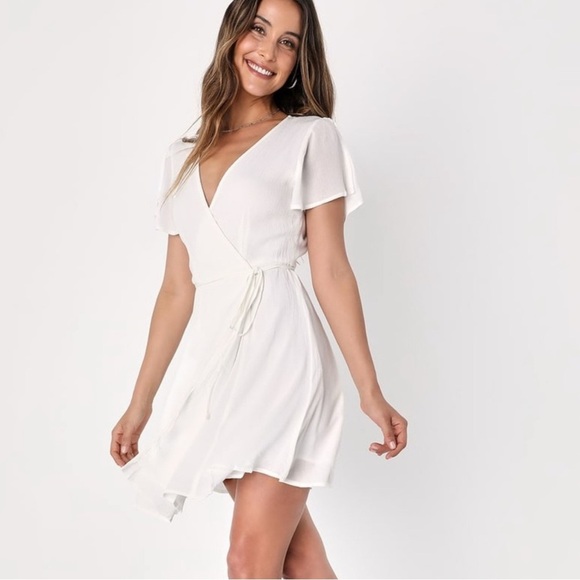 NWT LULUS Harbor Point Ivory White Flutter Sleeve Mini Wrap Dress Size M - Picture 1 of 14